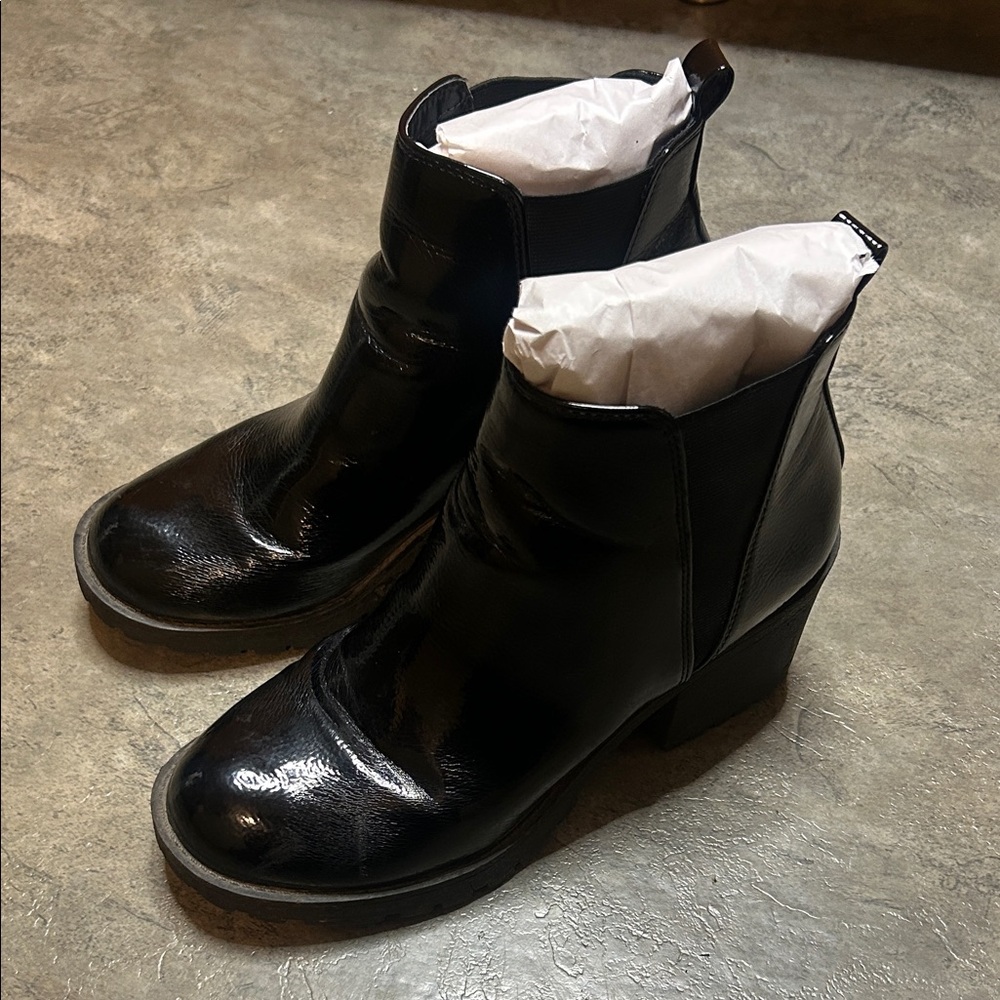Black Women's Chelsea Ankle Boots - Classic Block Heel